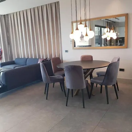 Villa Az *