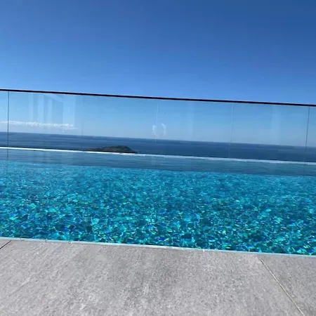 Villa Villa Az *